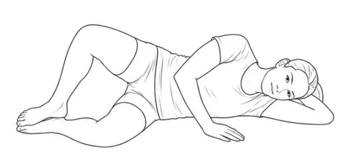 Clamshell – Lift your right knee without separating your heels. Keep your hips and upper body still. Lower the knee slowly again.